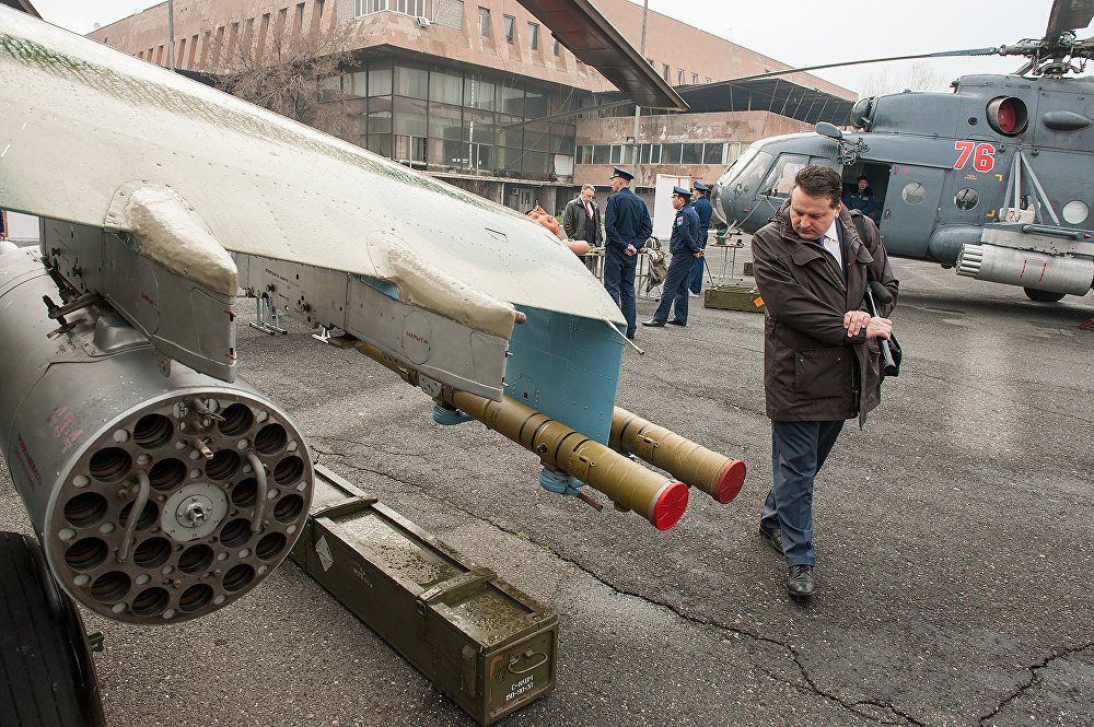Вооружение Ми-24, на фоне Ми-8