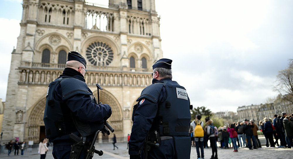 Полицейские в центре Парижа